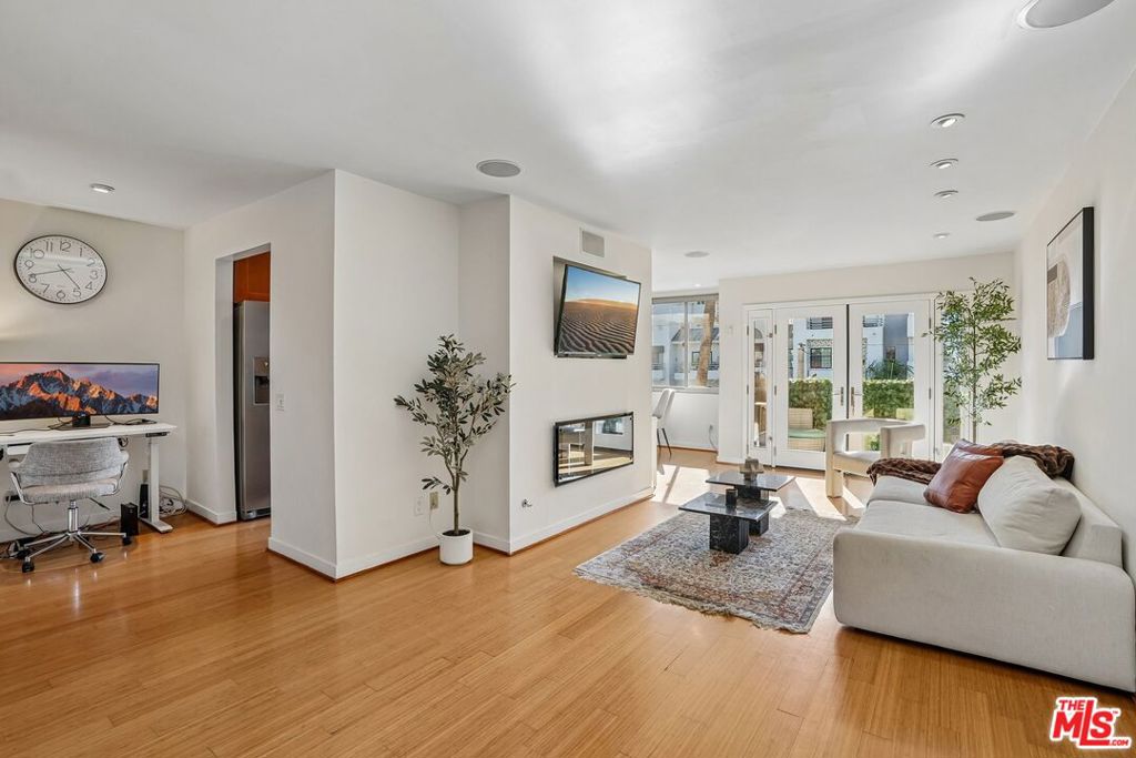 1124 N La Cienega Boulevard 301