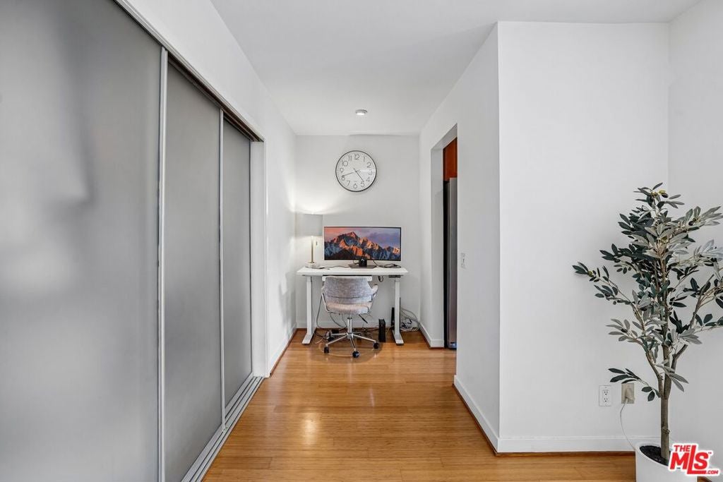 1124 N La Cienega Boulevard 301