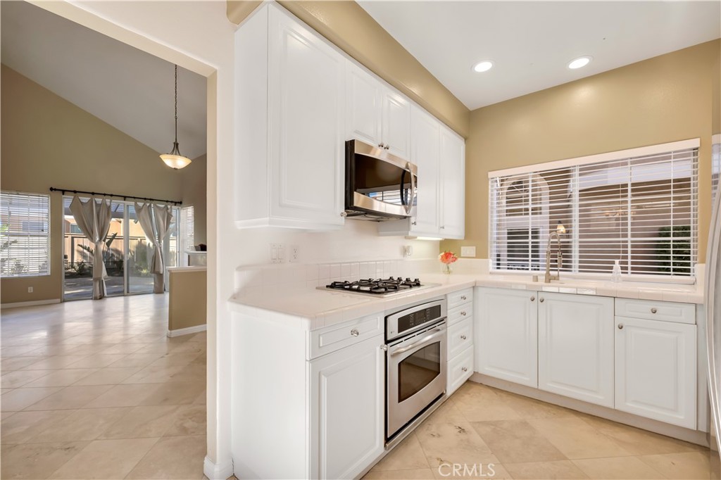 Capri West Oaks (832) - Residential Lease