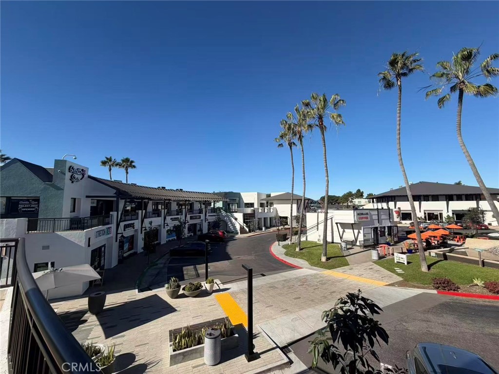 437 S Highway 101 208