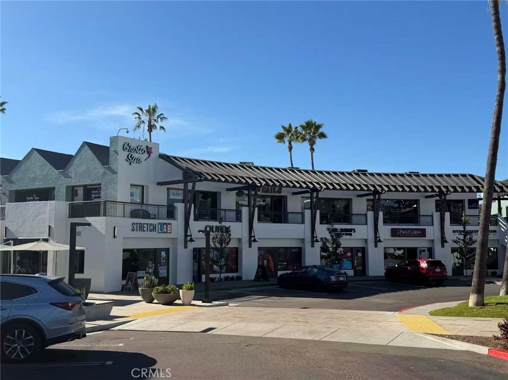 437 S Highway 101 208