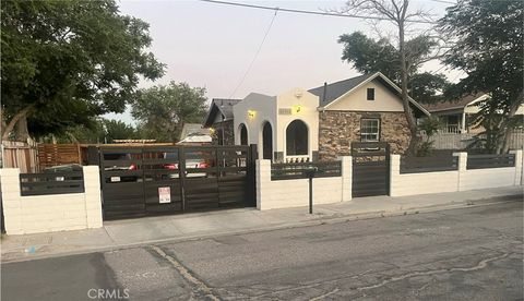 Photo of 15763 Cottonwood St, Victorville, CA 92395 (MLS # SW26045078)