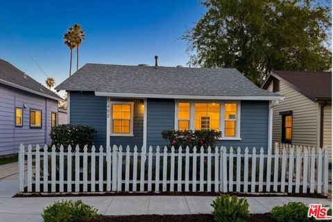 Photo of 492 Vermont Street, Altadena, CA 91001 (MLS # 26658779)