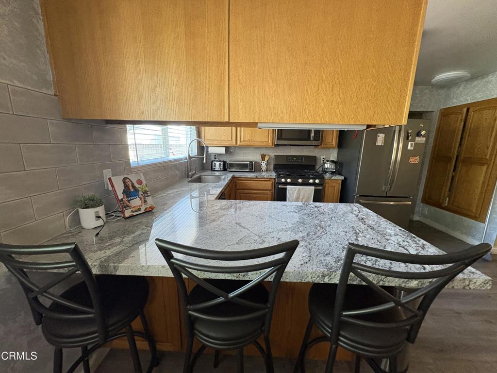 554 W Ave J-11