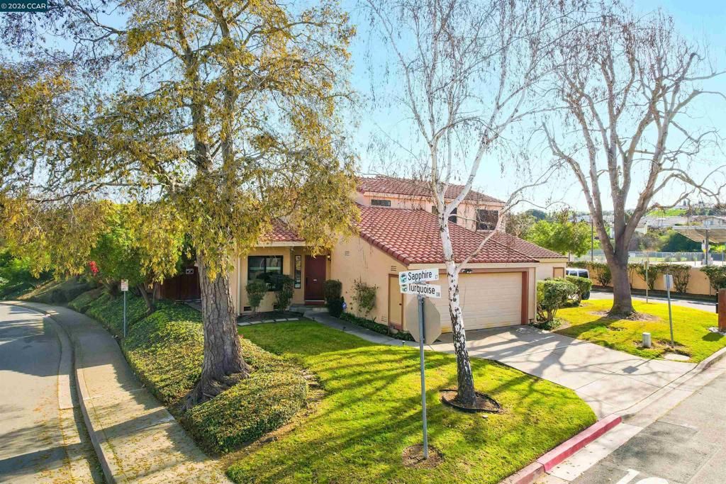 Photo of 1 Sapphire Ct, Hercules, CA 94547 (MLS # 41123052)