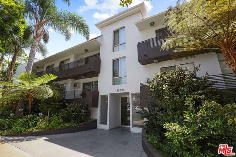 Photo of 11908 Dorothy Street #102, Los Angeles, CA 90049 (MLS # 25562789)
