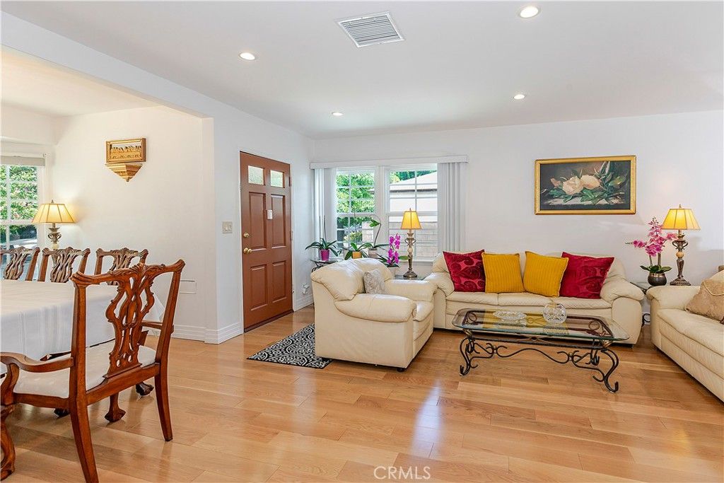 Photo of 18154 Gresham Street, Northridge, CA 91325 (MLS # SR25193212)