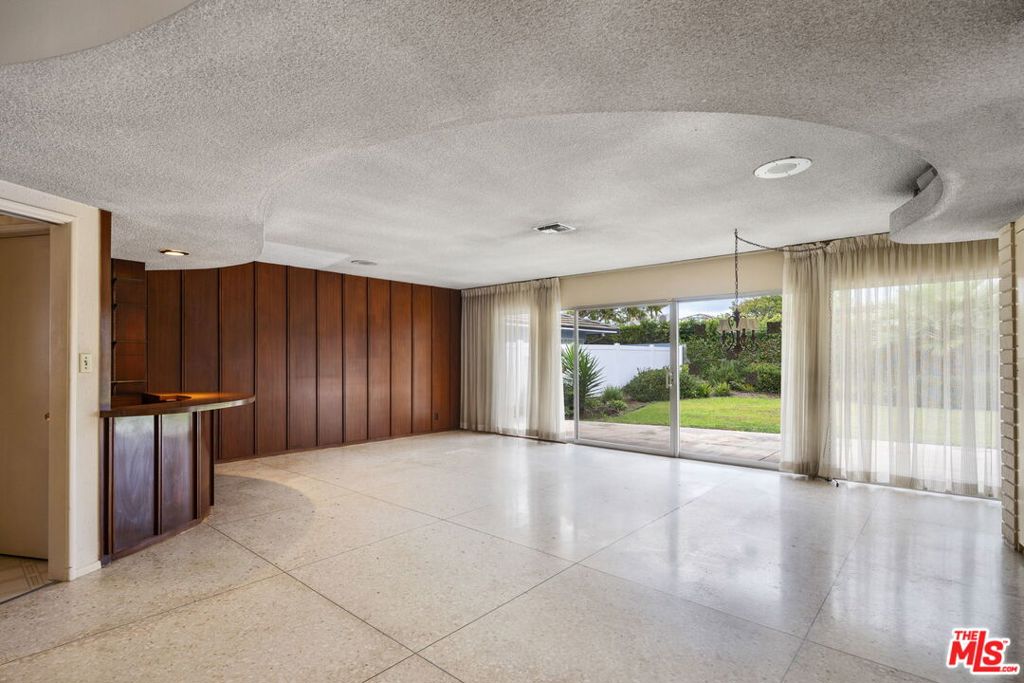 6619 S Bedford Avenue