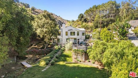 Photo of 28222 Via Acero Street, Malibu, CA 90265 (MLS # 26831471)