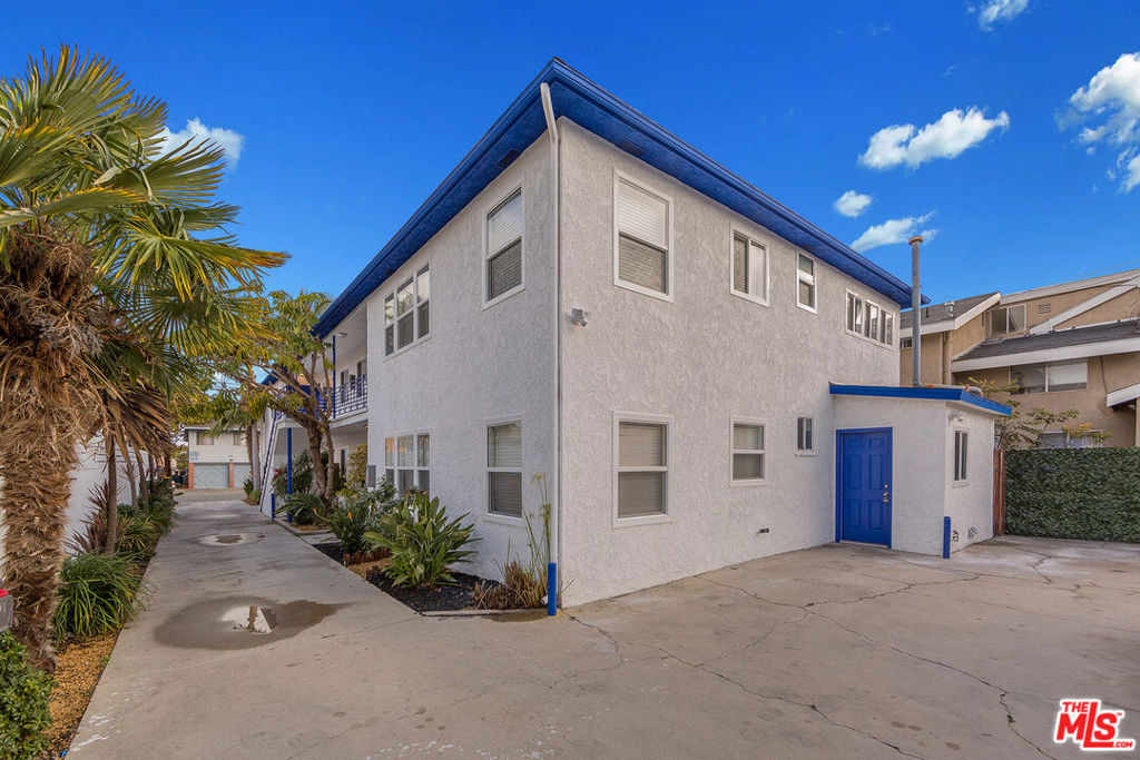 4308 E 4th Street
