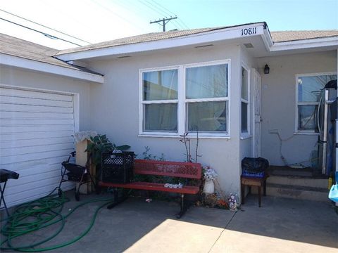 Photo of 10811 S San Pedro Street, Los Angeles, CA 90061 (MLS # PW25049238)