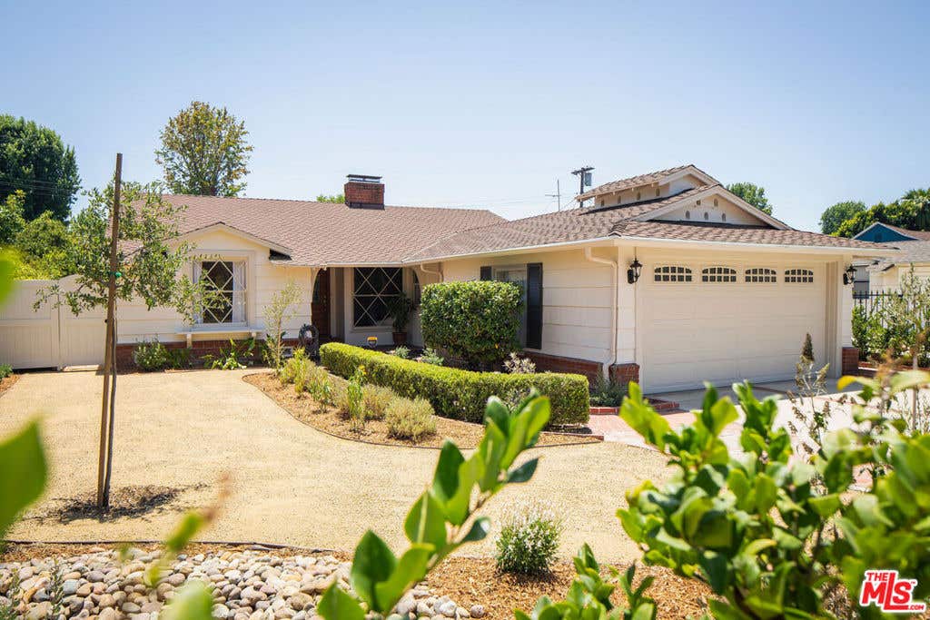 Photo of 13024 Magnolia Boulevard, Los Angeles, CA 91423 (MLS # 26859763)