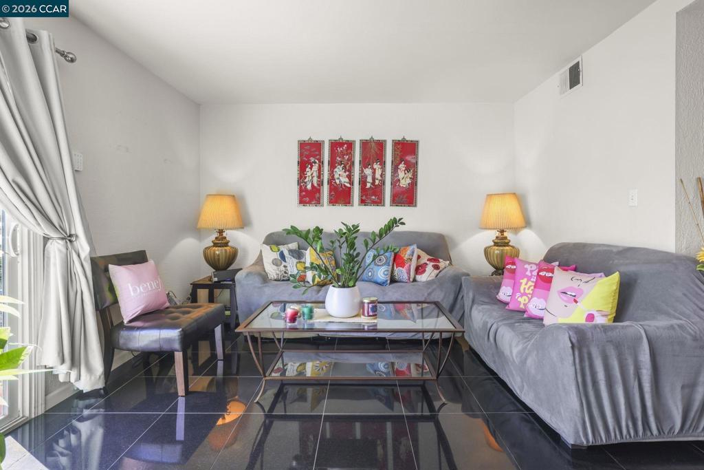 61 Meadowbrook Cir