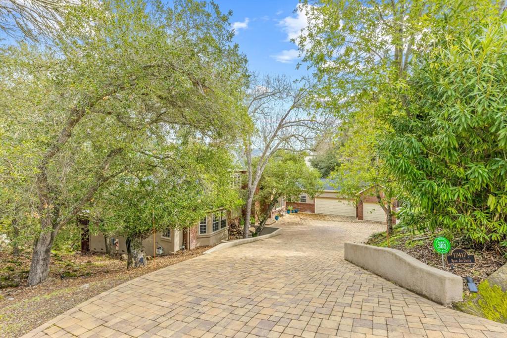 17417 Blue Jay Drive