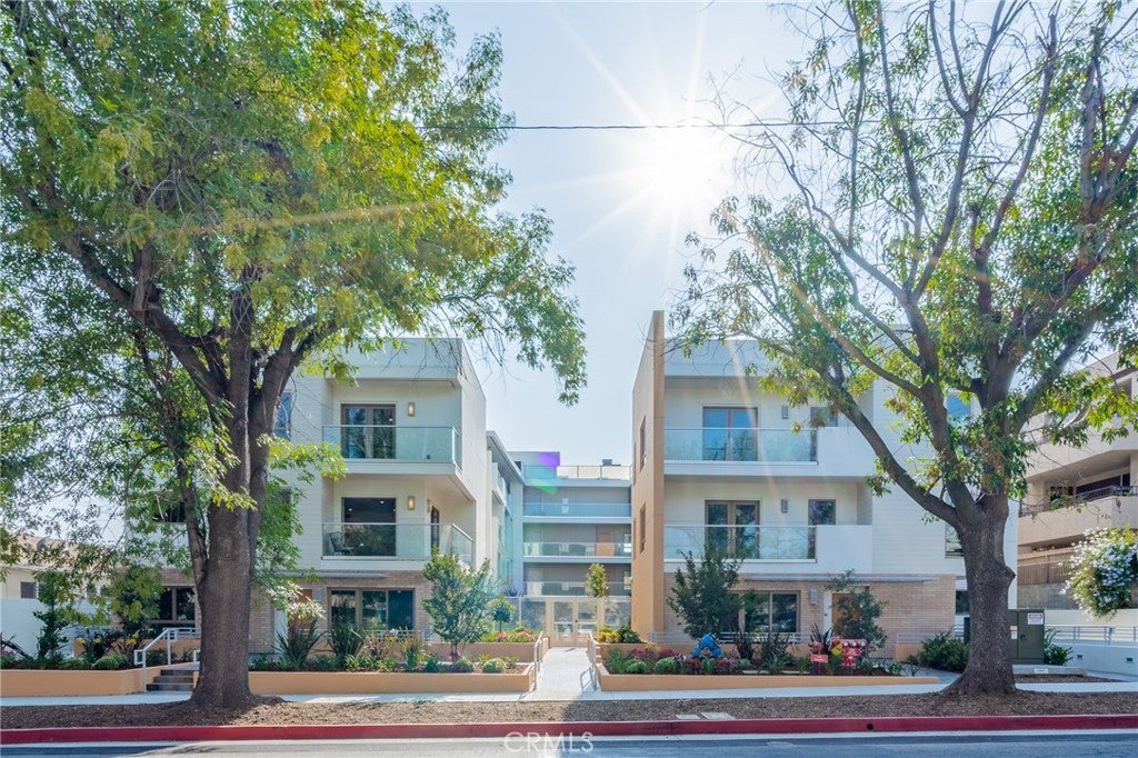 137 S Wilson Avenue