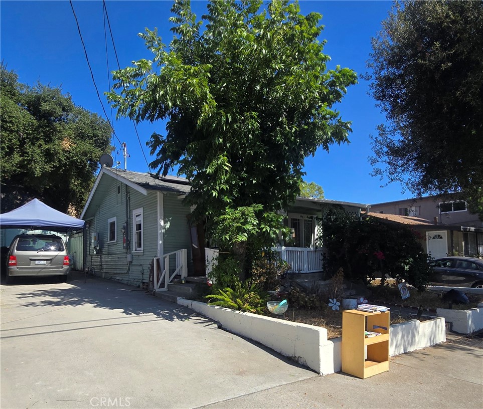 Incredible Investor Opportunity in Prime La Crescenta! This 2-bedroom, 1-bath single-family home is a true fixer-upper with endless potential, located in one of the most desirable neighborhoods in the foothills of Los Angeles. Sold as-is, this property is ideal for investors, flippers, or cash buyers looking for a value-add opportunity in a high-demand area. The home features paid-off solar panels and a long private driveway that can easily accommodate 2–3 vehicles—a great asset for homeowners or future tenants. Situated on a quiet street, this property offers access to award-winning Glendale Unified schools, including Crescenta Valley High School and Rosemont Middle School. Nearby amenities include Montrose Shopping Park, Foothill Boulevard dining and retail, Crescenta Valley Park, and Deukmejian Wilderness Park—ideal for enjoying the outdoor lifestyle La Crescenta is known for. With proximity to public transportation and major freeways, commuting to Glendale, Pasadena, Burbank, and Downtown LA is quick and convenient.
Don’t miss this opportunity to invest in La Crescenta real estate—a strong market known for its schools, location, and community charm. Bring your vision and unlock the potential in this foothill gem!