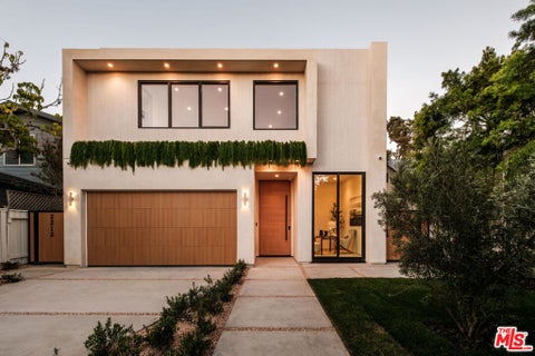 Photo of 2214 Glyndon Avenue, Venice, CA 90291 (MLS # 26875455)