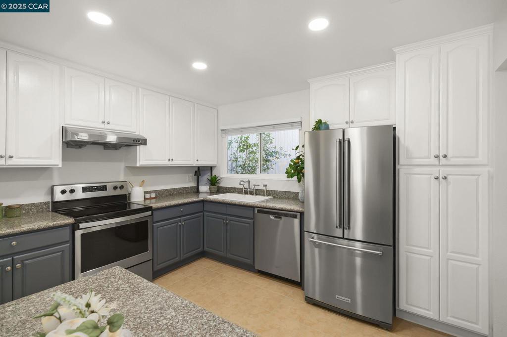 SUNRISE RIDGE - Residential