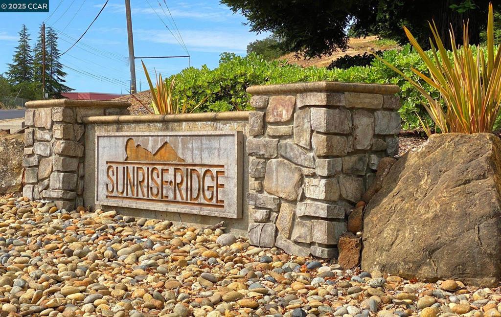 SUNRISE RIDGE - Residential