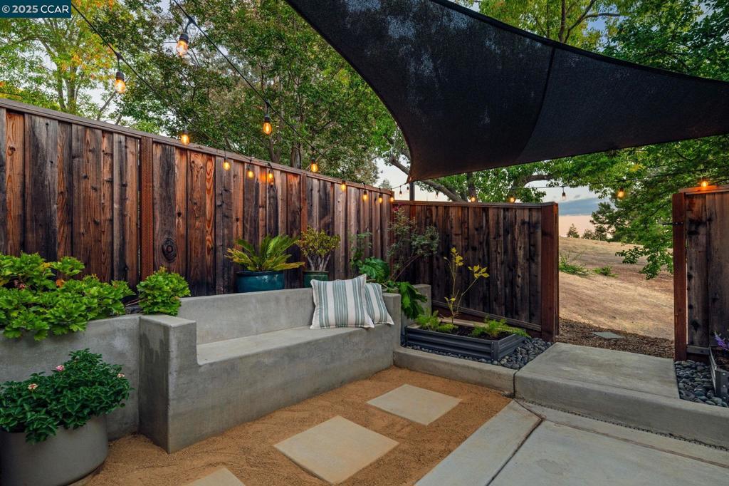 SUNRISE RIDGE - Residential