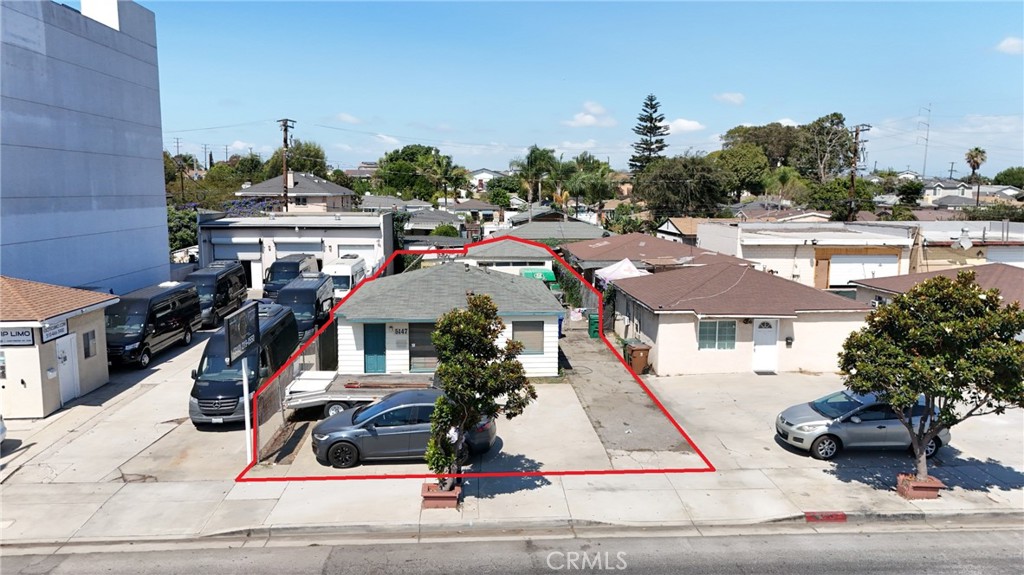 5147 W Rosecrans Avenue offers a 675 SF office/warehouse building on a 5,416 SF lot in a prime Hawthorne location. The property is zoned Commercial Regional (CR), allowing for a variety of commercial uses.
The site features major street frontage on Rosecrans Avenue with excellent visibility and immediate access to the 405 Freeway. It is located just 5 miles from LAX and minutes from the Beach Cities and West Los Angeles, with plenty of nearby amenities.
This property is a strong fit for an owner-user or investor seeking a well-located South Bay commercial site with both building and yard space.