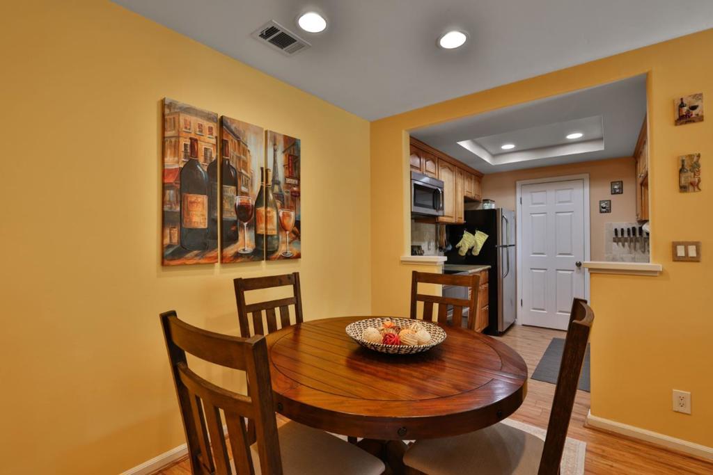 5924 Bridgeport Lake Way