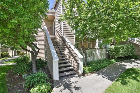 Photo of 5924 Bridgeport Lake Way, San Jose, CA 95123 (MLS # ML82047543)