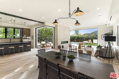 Photo of 8566 Colgate Avenue, Los Angeles, CA 90048 (MLS # 26648073)