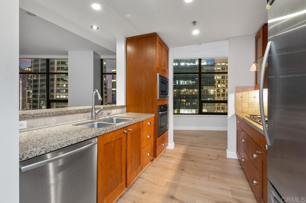 700 W E Street 1604