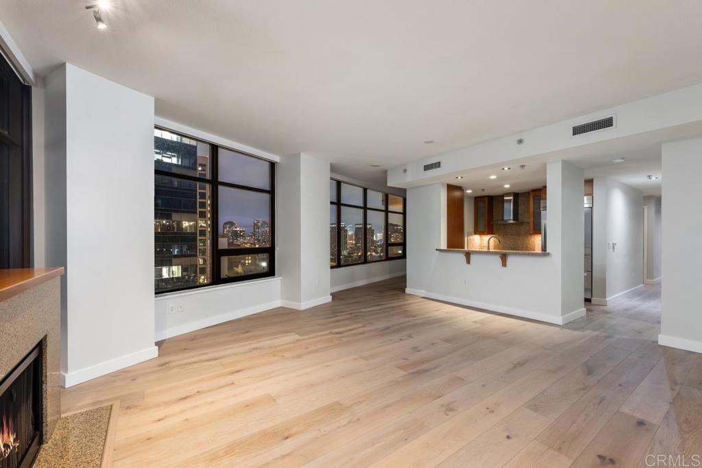 700 W E Street 1604