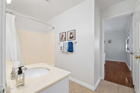 Tiny photo for 881 Warwick Avenue, Thousand Oaks, CA 91360 (MLS # 226003034)