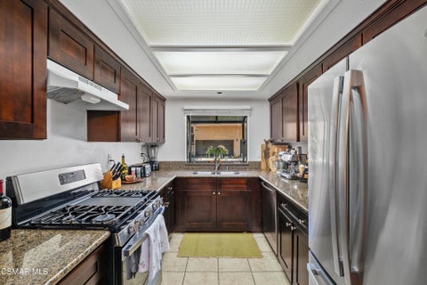 Tiny photo for 881 Warwick Avenue, Thousand Oaks, CA 91360 (MLS # 226003034)