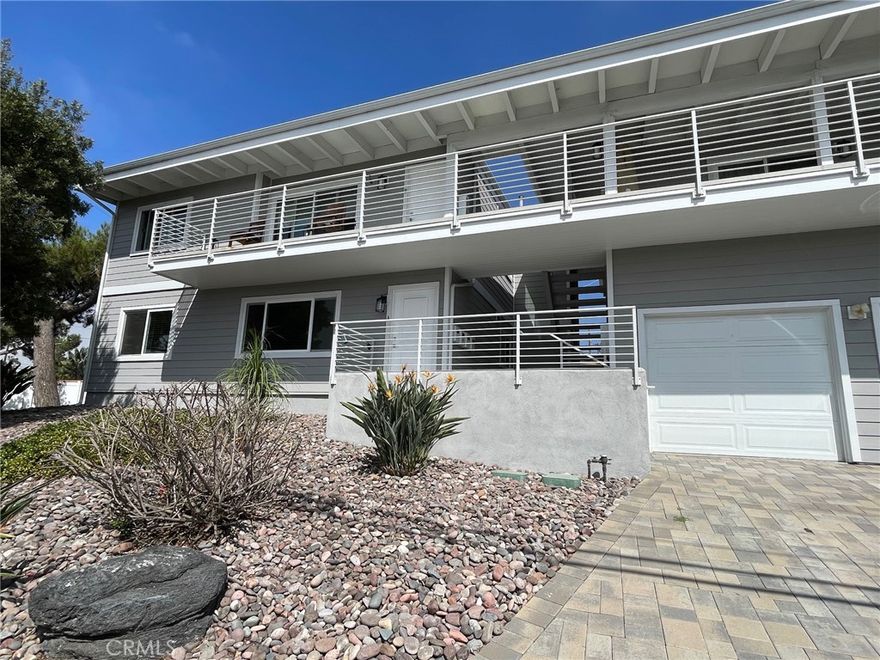 Remodeled inside and out! Beautiful downstairs unit! Gorgeous kitchen with quartz counter tops, beveled subway back splash, LG stainless appliances, pantry, pendant lights, recessed LED lighting throughout, Stone Core flooring throughout, frameless sliding shower doors, new windows, 1-car garage with roll-up door! Laundry on-site. Definitely a must-see! Just 1 mile to Doheny State Beach and Dana Point Harbor.