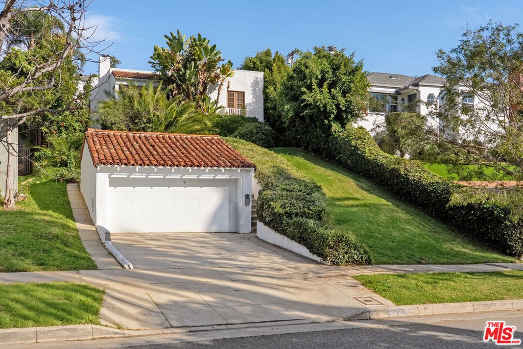 Photo of 1914 Fairburn Avenue, Los Angeles, CA 90025 (MLS # 26645379)