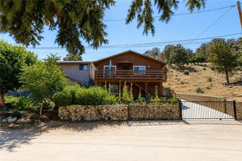 Photo of 721 Avalon, Frazier Park, CA 93225 (MLS # SR26134156)
