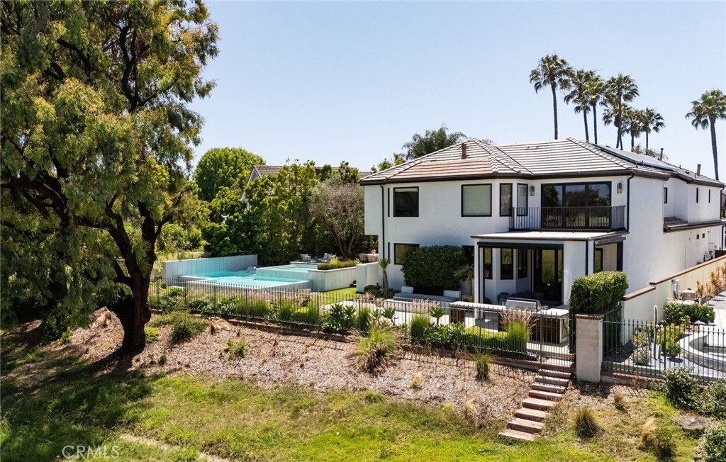 With 104 feet of prime golf course frontage and direct access to the Huntington Club, this completely reimagined showpiece in the guard-gated community of Seacliff on the Greens is a rare offering. Taken down to the studs and transformed with bold, sophisticated design by renowned interior designer Lindye Galloway, this home is a true standout in every way. The 4-bedroom, 4.5-bathroom floorplan includes an upstairs den and offers a seamless blend of luxury and function. The chef’s kitchen is a work of art, showcasing custom cabinetry, a La Cornue range, and a statement island, all designed for both everyday living and elevated entertaining. A temperature-controlled wine room adds to the home’s upscale appeal. The backyard is a resort-style retreat, featuring a California room, indoor-outdoor bar, pool, spa, firepit, and expansive views of the fairway. Additional highlights include Solar, a 3-car garage, beautifully landscaped grounds, and premium finishes throughout. This is golf course living at its most refined, all just moments from the sand, surf, and vibrant Huntington Beach lifestyle.