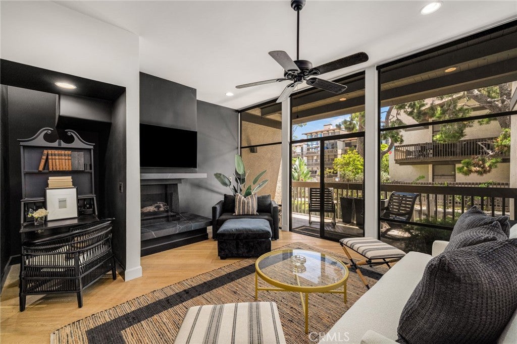 6112 Marina Pacifica N