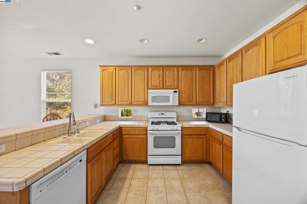 SUMMERSET 4 - Residential