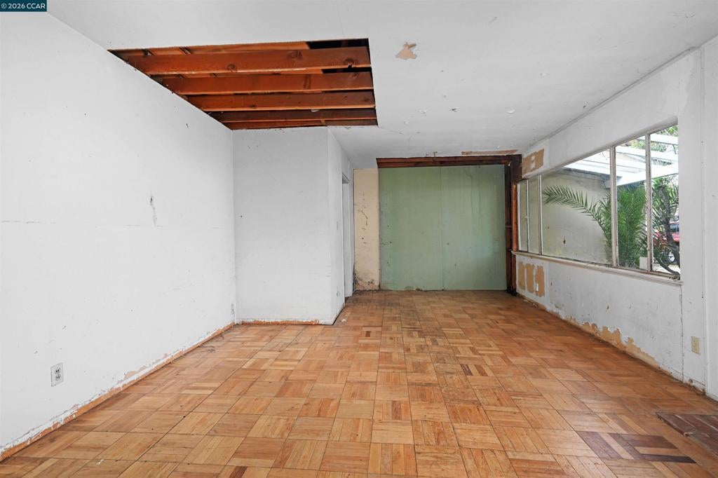 107 Adria Dr