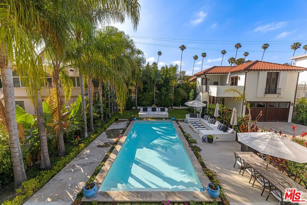2052 S Hobart Boulevard, Los Angeles CA 90018