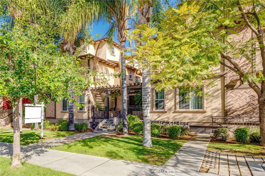 Luxury Townhouse Located In NW Glendale * 3 Bedrooms / 3.5 Bathrooms * 1,600sqft * 2008 Built * Formal Living Room * Formal Dining Area * Open Kitchen * Recessed Lighting * Central A/C & Heat * Laundry Inside * Walk-In Closets * Patio * 2 Car Parking * All Utilities Paid By Tenant * No Pets