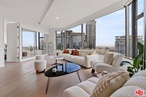 Photo of 801 S Grand Avenue #2211, Los Angeles, CA 90017 (MLS # 26828713)