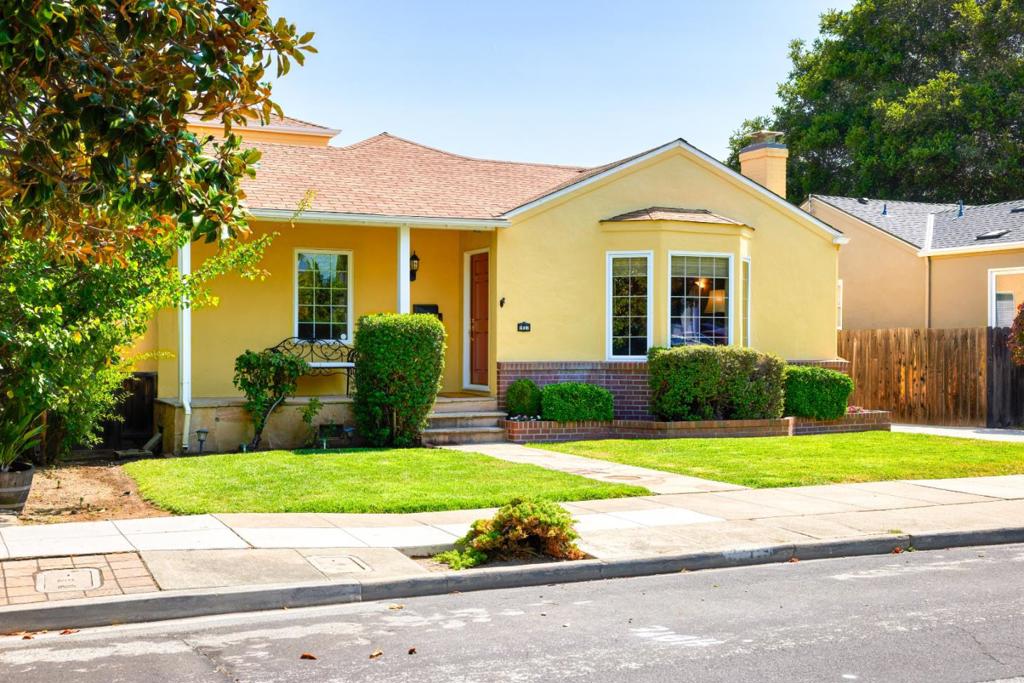 1037 Walnut Street