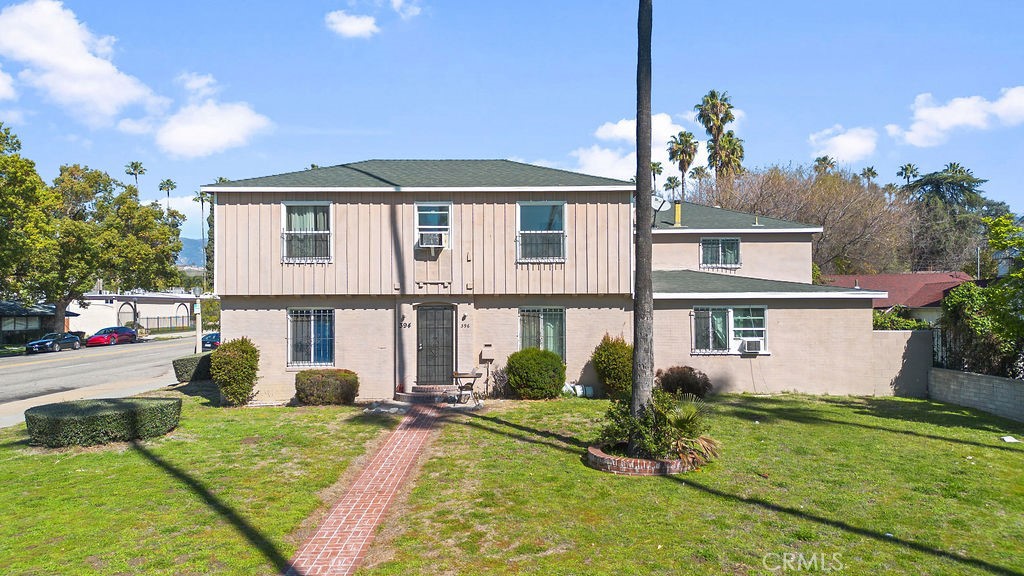 Main image without alt text