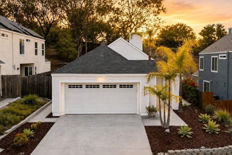 Photo of 4325 Via Tercero, Oceanside, CA 92056 (MLS # 260019076SD)