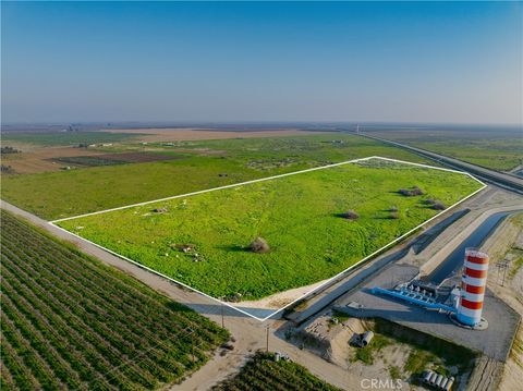 Photo of 220 -45 Woollomes Avenue, Wasco, CA 93280 (MLS # PW26053220)