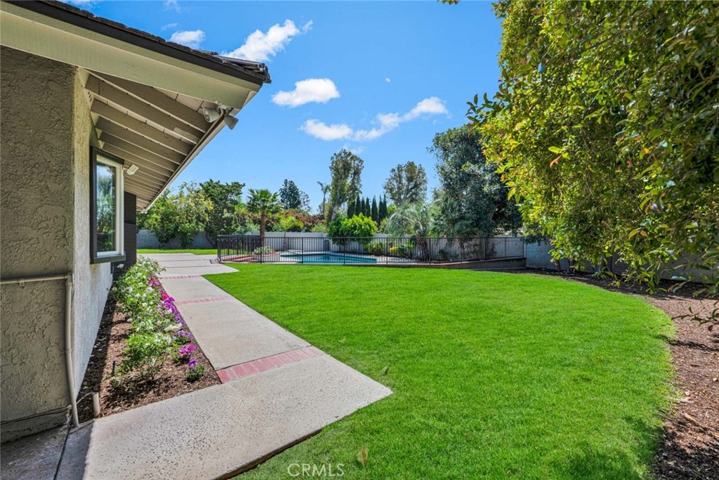 18512 Durfee Circle