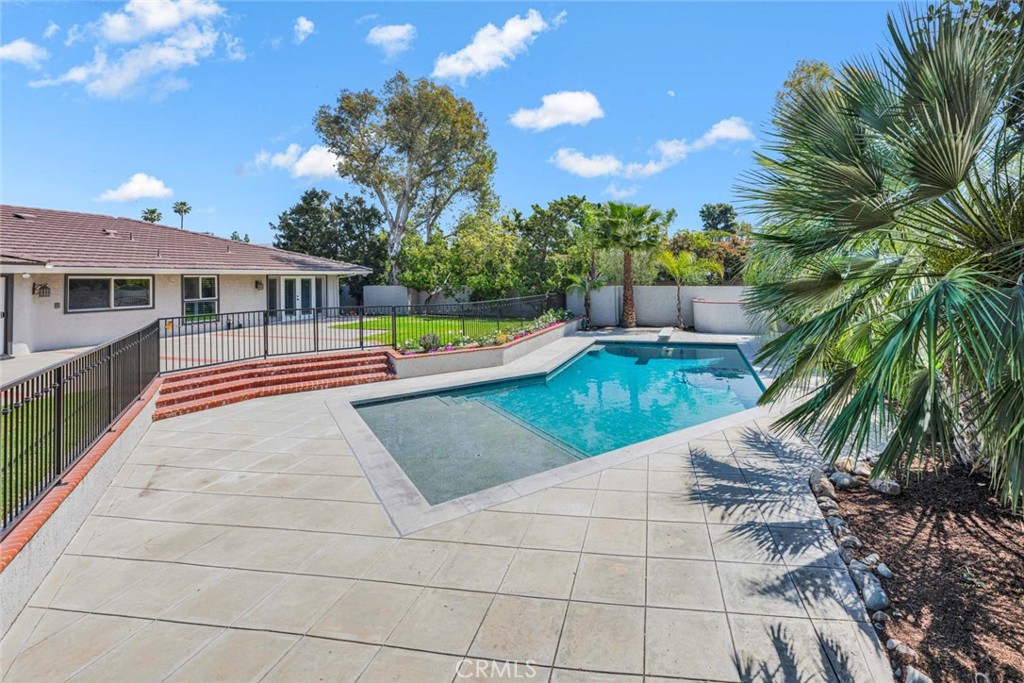18512 Durfee Circle