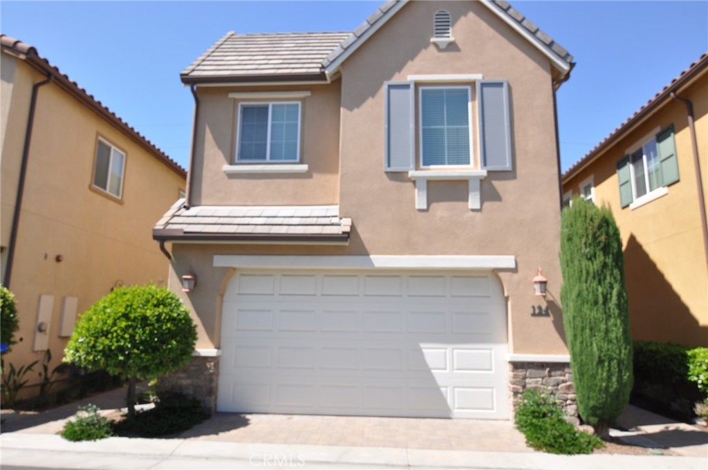 Welcome to Harbor Highlands, a gated community. Unit 124 is located just inside the front gate of the community, with easy access to common area and visitor parking. This unit is well maintained with pride of ownership. The community is minutes from the developing West Harbor Waterfront, formerly the Ports O'Call Village. A short drive would take you into the neighboring cities, such as Long Beach, Seal Beach and Huntington Harbor in Orange County.