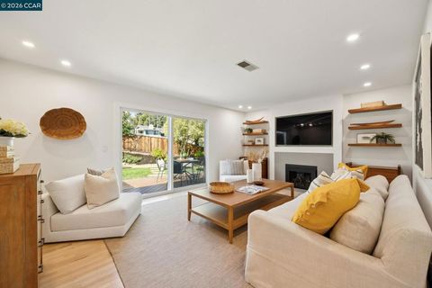 Tiny photo for 1651 1651 Mendota Court Ct, Walnut Creek, CA 94597 (MLS # 41126325)